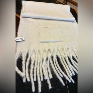 Steve Madden Wrap Scarf Oversized With Pockets And Fringe Ivory One Size NWT